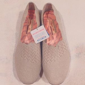 NWT Women's Size 11 Skechers